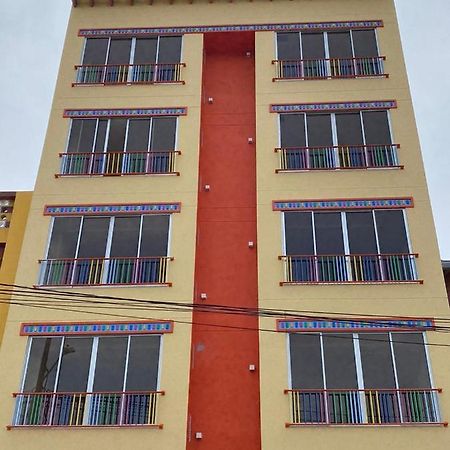 Apartamento Frente Al Malecon Guatape Bagian luar foto