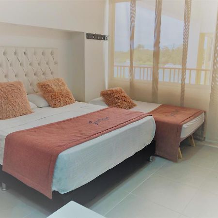 Apartamento Frente Al Malecon Guatape Bagian luar foto