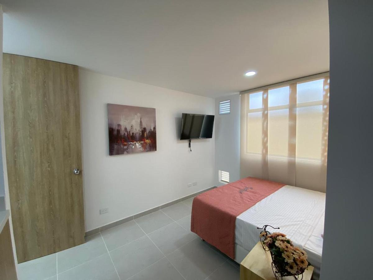 Apartamento Frente Al Malecon Guatape Bagian luar foto