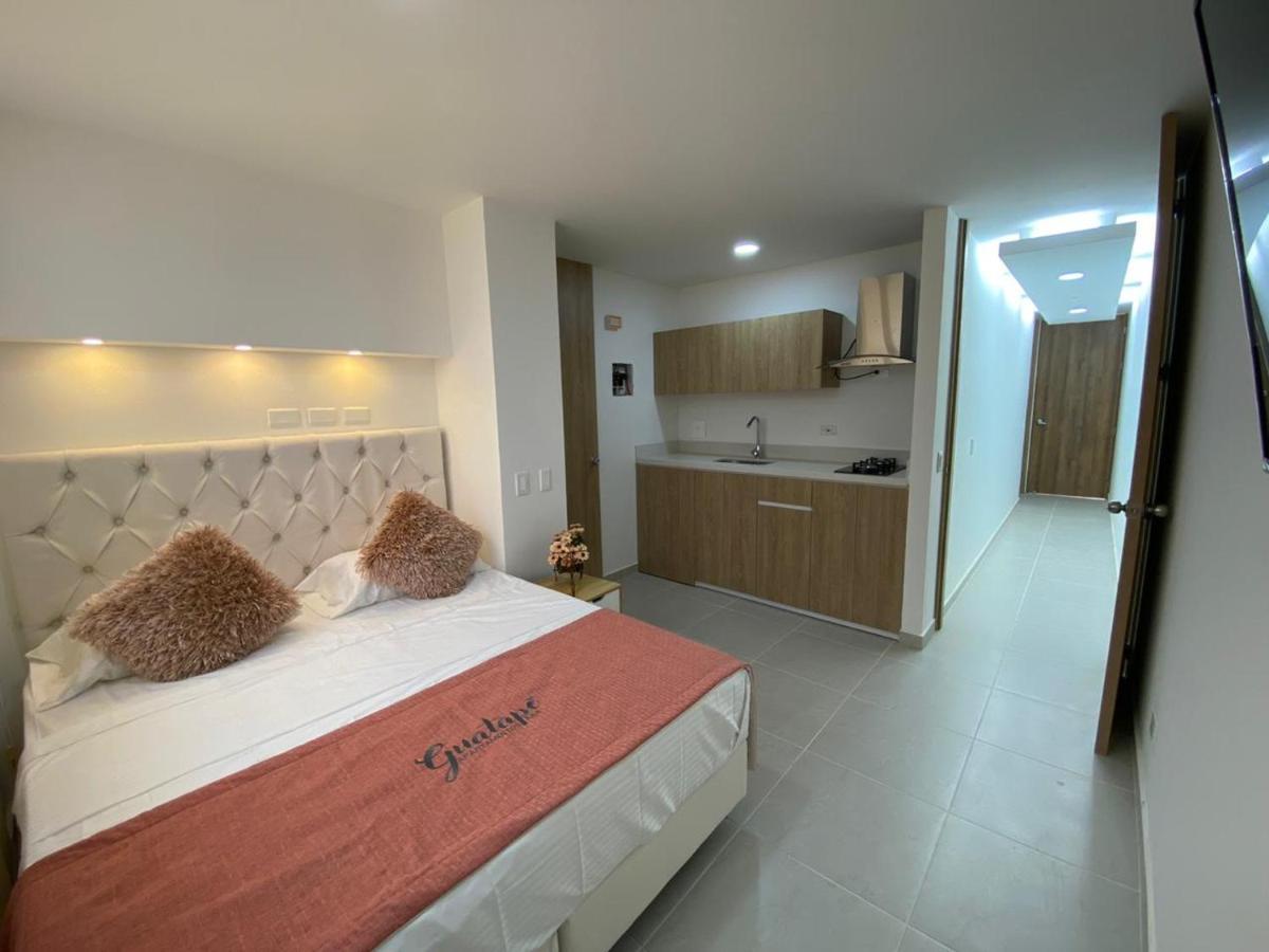 Apartamento Frente Al Malecon Guatape Bagian luar foto