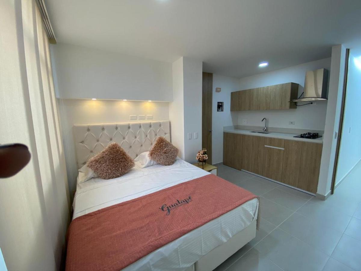 Apartamento Frente Al Malecon Guatape Bagian luar foto