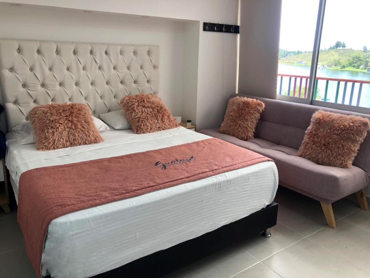 Apartamento Frente Al Malecon Guatape Bagian luar foto