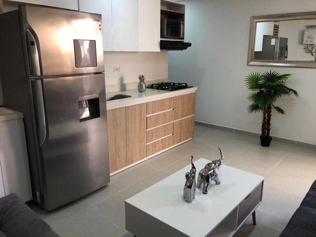Apartamento Frente Al Malecon Guatape Bagian luar foto
