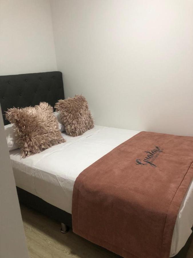 Apartamento Frente Al Malecon Guatape Bagian luar foto